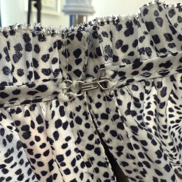 Ann Taylor Medium Black Spotted Long Sleeve Keyhole Front Blouse - Picture 7 of 8